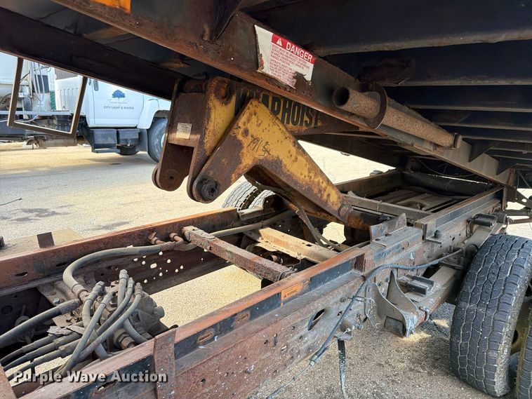 image for item FP3538 2005 Ford F350 Super Duty XL flatbed pickup truck