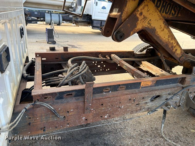 image for item FP3538 2005 Ford F350 Super Duty XL flatbed pickup truck