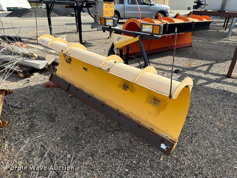 image for item FP3538 2005 Ford F350 Super Duty XL flatbed pickup truck