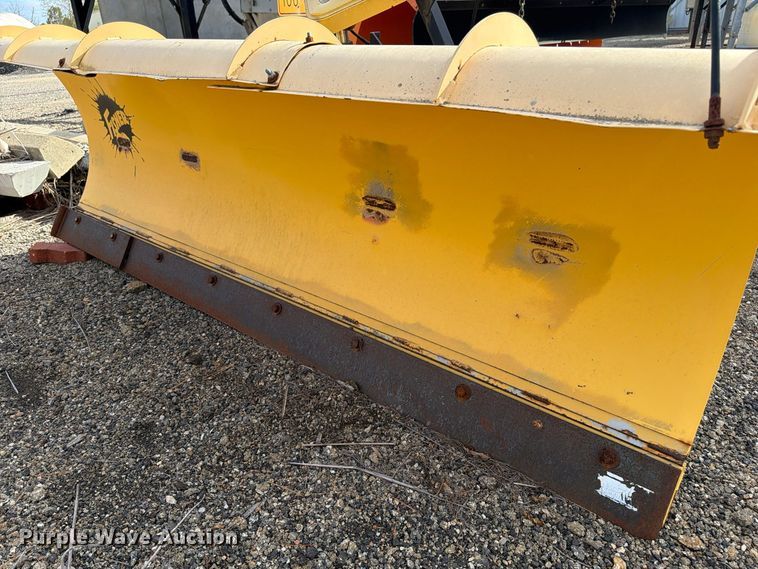 image for item FP3538 2005 Ford F350 Super Duty XL flatbed pickup truck