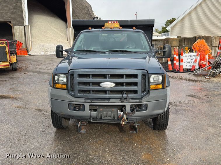 image for item FT6479 2007 Ford F450 Super Duty XL dump truck
