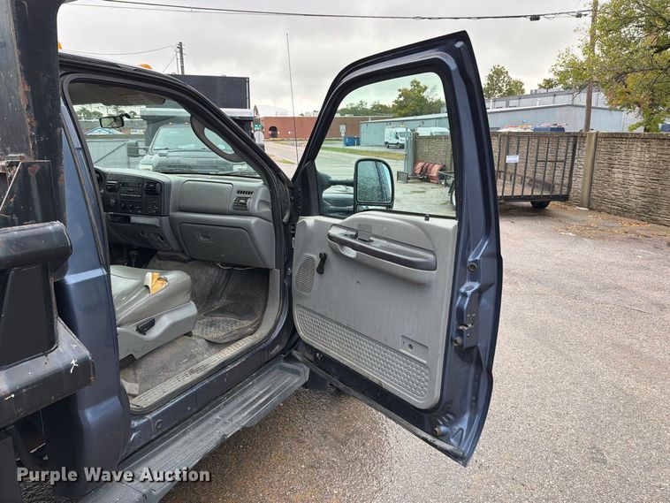 image for item FT6479 2007 Ford F450 Super Duty XL dump truck