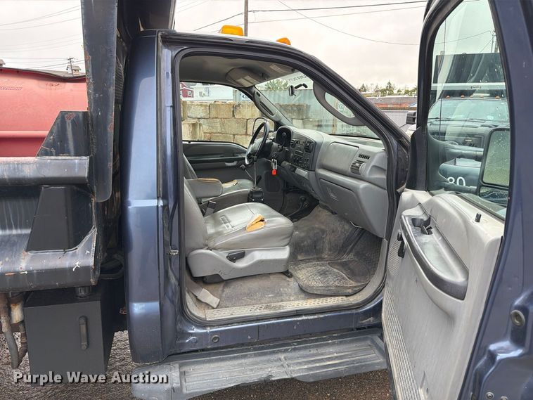 image for item FT6479 2007 Ford F450 Super Duty XL dump truck