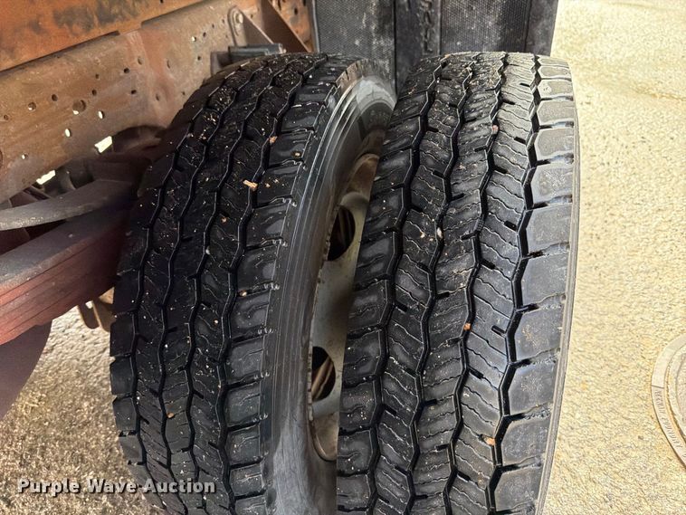 image for item FT6479 2007 Ford F450 Super Duty XL dump truck