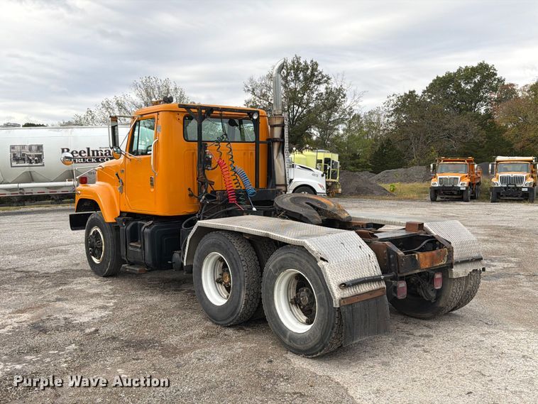 image for item FT6484 1989 International F-2575 semi truck