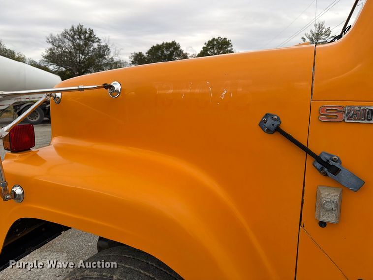 image for item FT6484 1989 International F-2575 semi truck