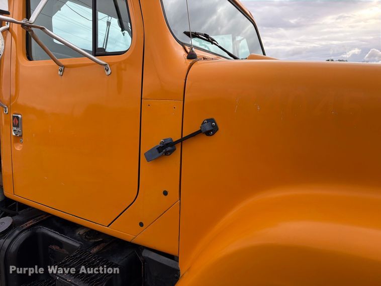 image for item FT6484 1989 International F-2575 semi truck