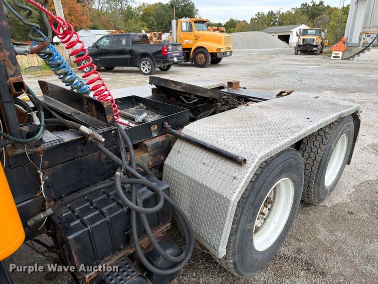 image for item FT6484 1989 International F-2575 semi truck