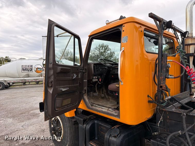 image for item FT6484 1989 International F-2575 semi truck