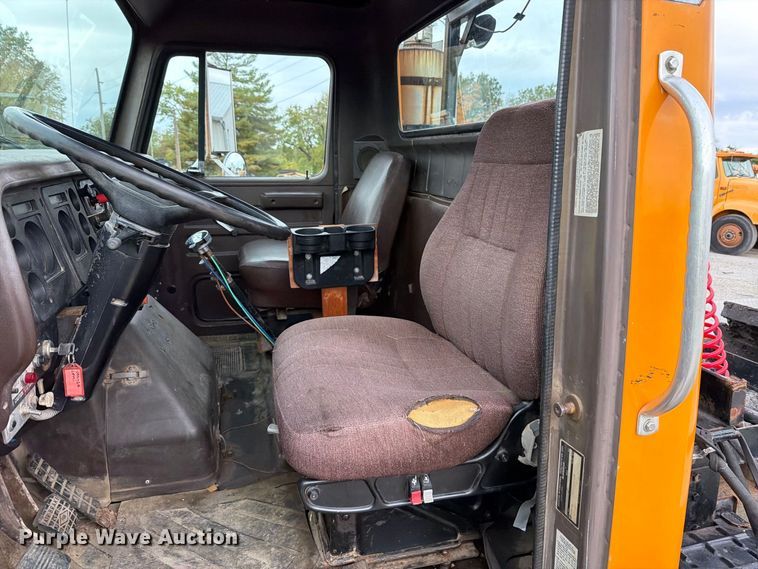 image for item FT6484 1989 International F-2575 semi truck