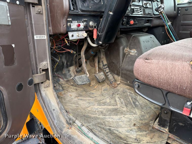 image for item FT6484 1989 International F-2575 semi truck