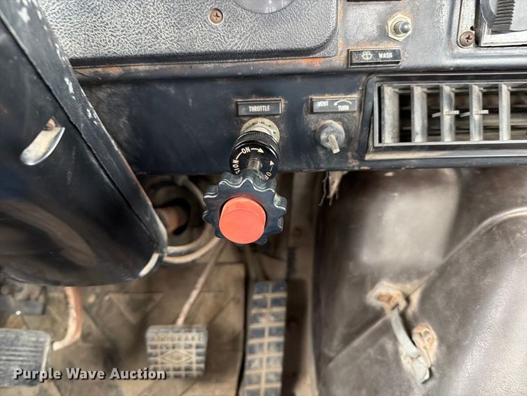 image for item FT6484 1989 International F-2575 semi truck