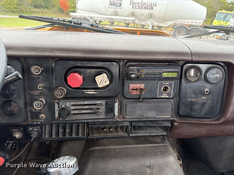 image for item FT6484 1989 International F-2575 semi truck