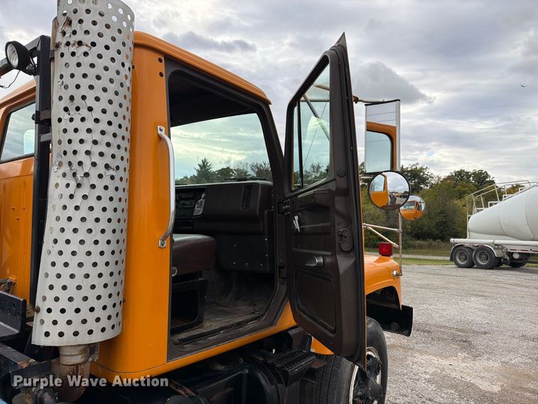 image for item FT6484 1989 International F-2575 semi truck