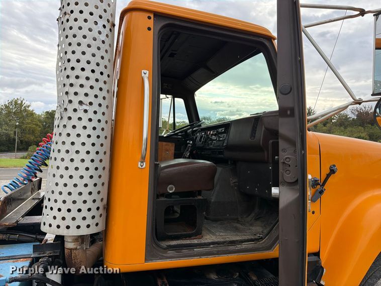 image for item FT6484 1989 International F-2575 semi truck