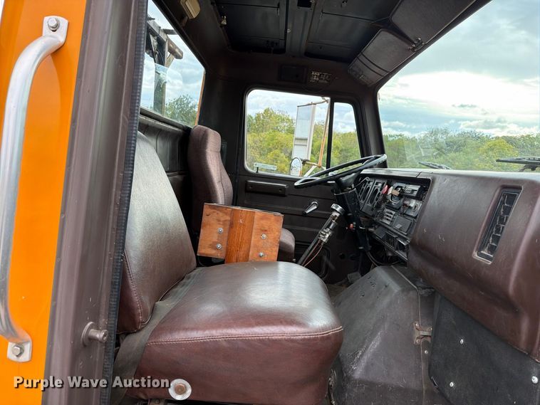 image for item FT6484 1989 International F-2575 semi truck