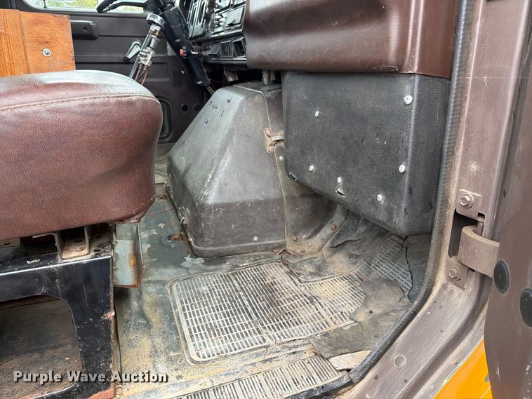 image for item FT6484 1989 International F-2575 semi truck