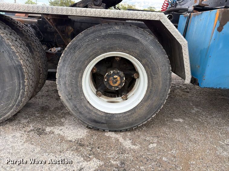 image for item FT6484 1989 International F-2575 semi truck