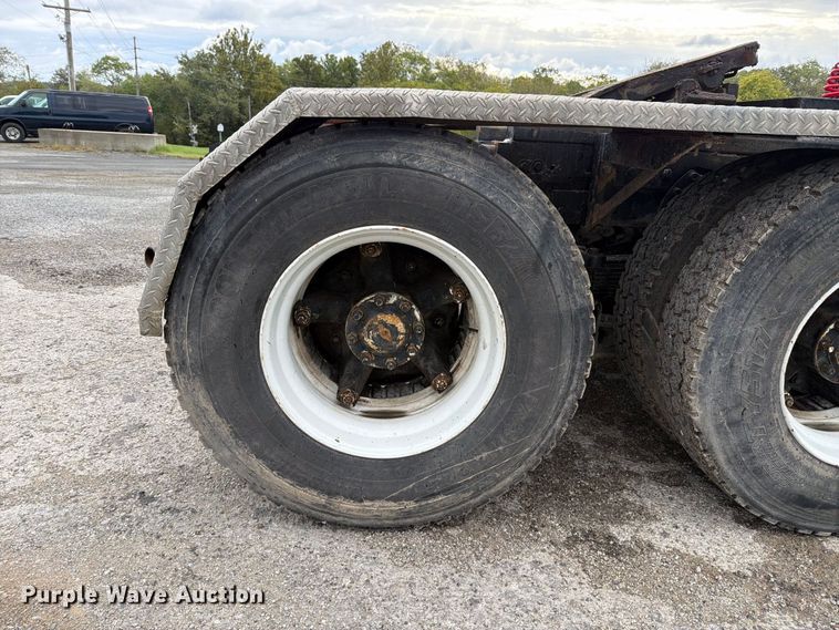 image for item FT6484 1989 International F-2575 semi truck