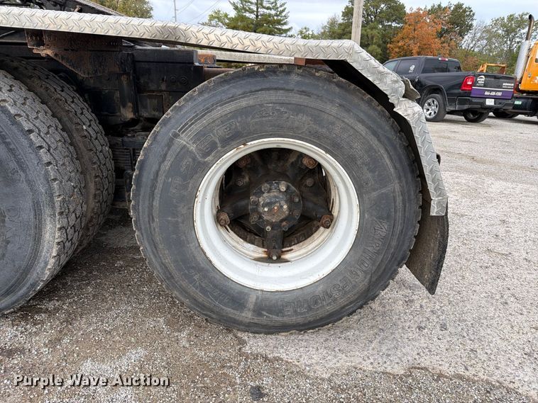 image for item FT6484 1989 International F-2575 semi truck