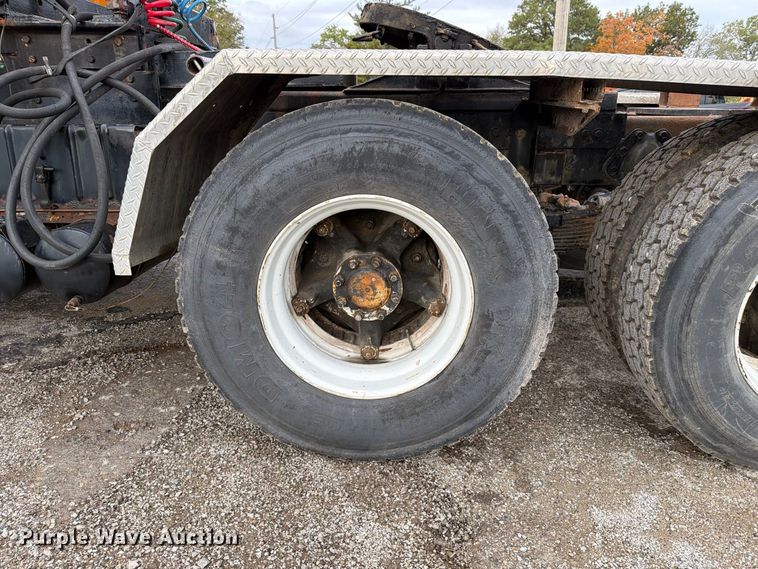 image for item FT6484 1989 International F-2575 semi truck