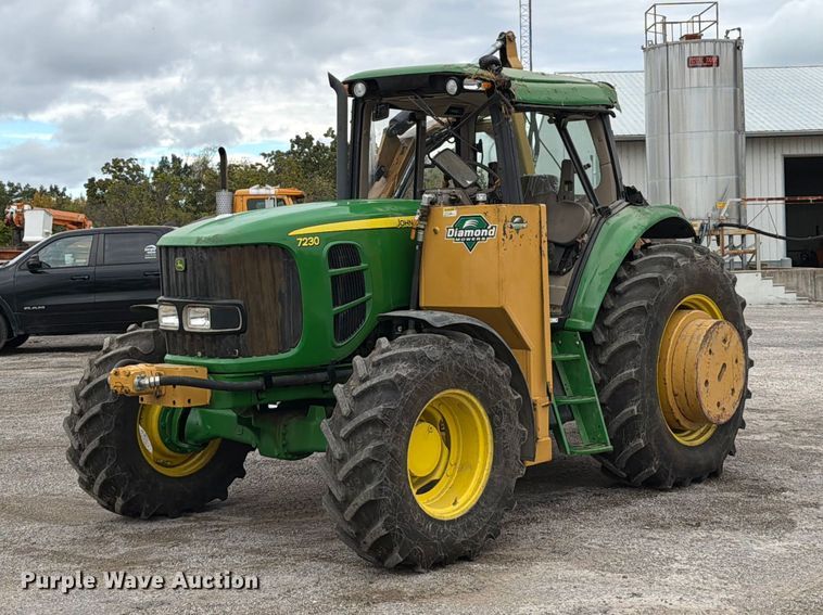 image for item FT6485 2010 John Deere 7230 MFWD tractor