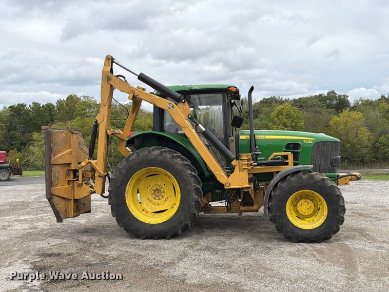 image for item FT6485 2010 John Deere 7230 MFWD tractor