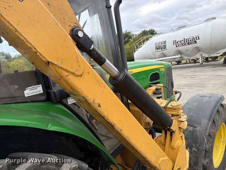 image for item FT6485 2010 John Deere 7230 MFWD tractor