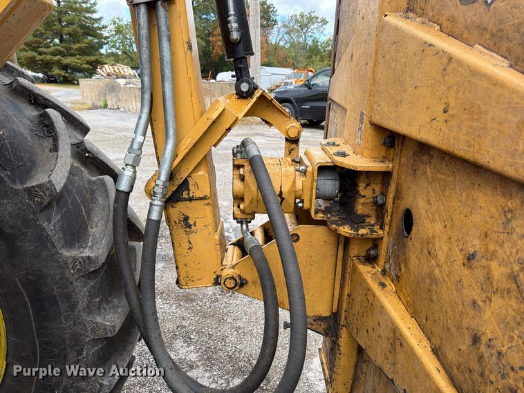 image for item FT6485 2010 John Deere 7230 MFWD tractor