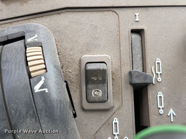 image for item FT6485 2010 John Deere 7230 MFWD tractor