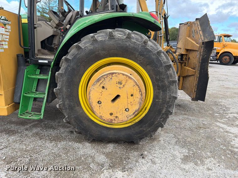 image for item FT6485 2010 John Deere 7230 MFWD tractor