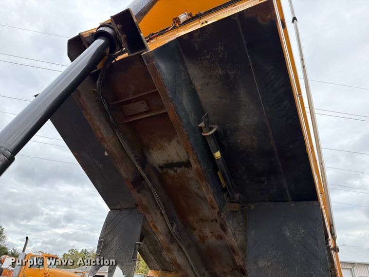 image for item FT6486 2011 International 7500 dump truck