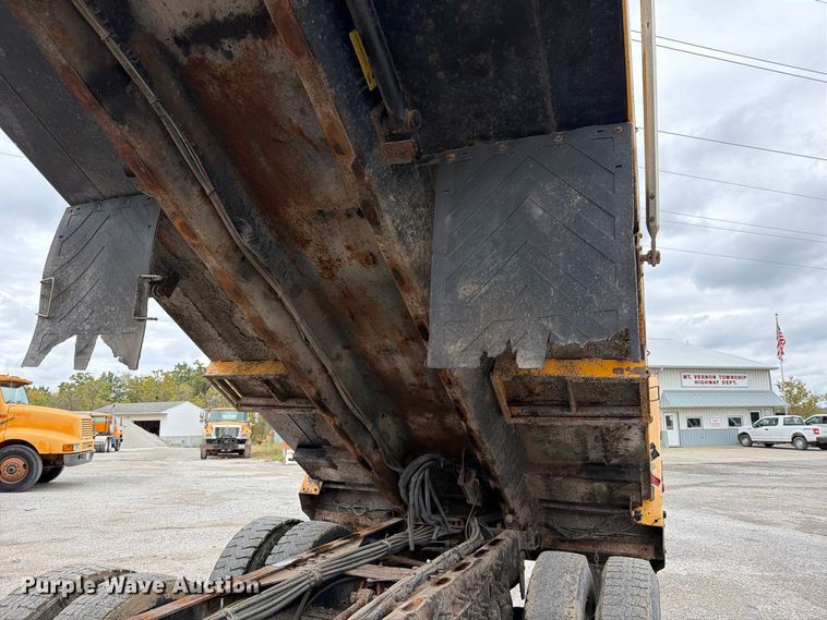 image for item FT6486 2011 International 7500 dump truck