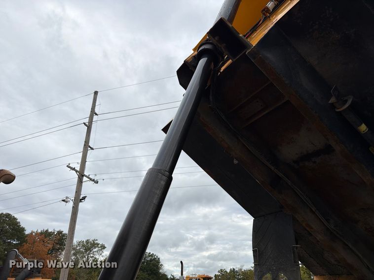 image for item FT6486 2011 International 7500 dump truck
