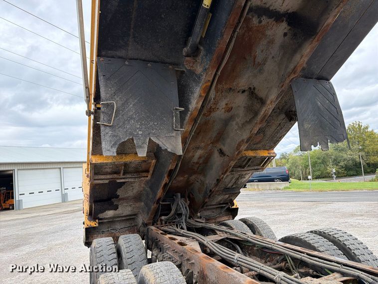 image for item FT6486 2011 International 7500 dump truck