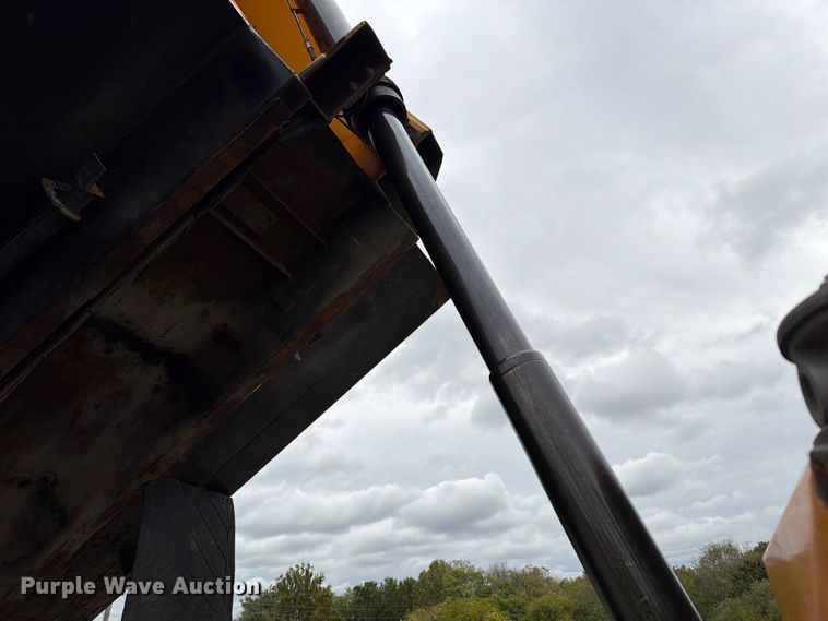image for item FT6486 2011 International 7500 dump truck
