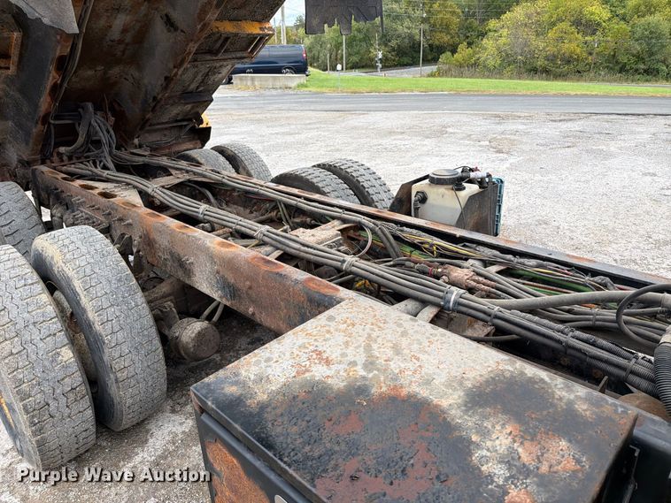 image for item FT6486 2011 International 7500 dump truck