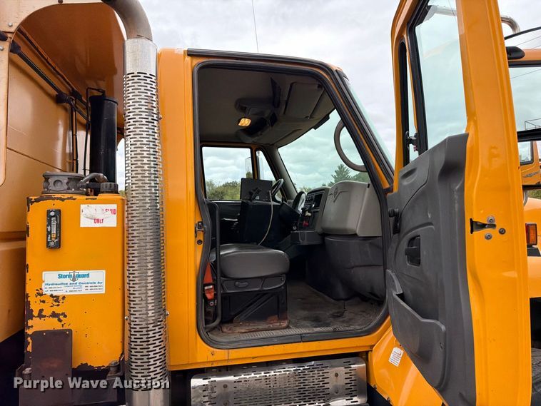 image for item FT6486 2011 International 7500 dump truck