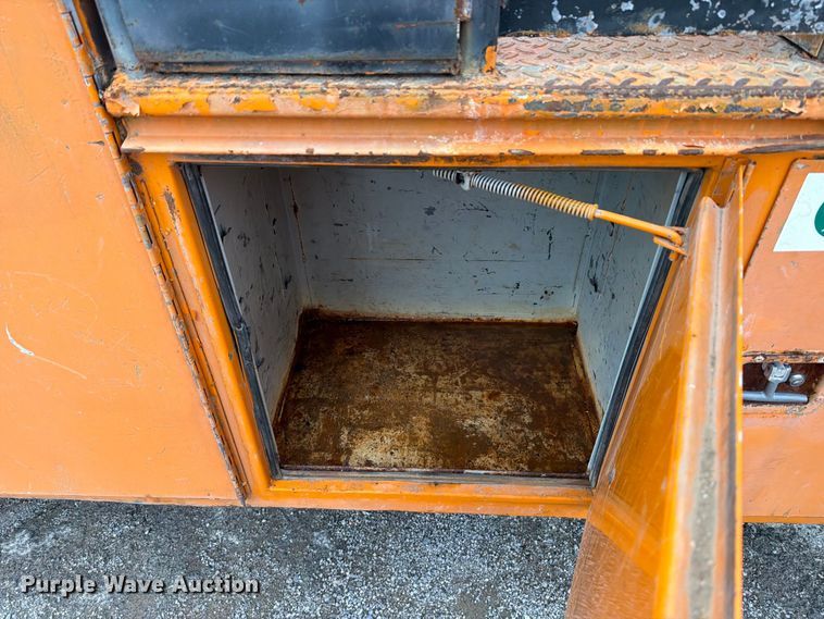 image for item FT6487 2001 International 4900 digger derrick truck