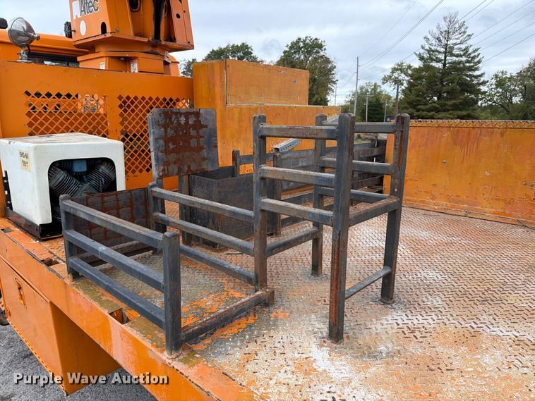 image for item FT6487 2001 International 4900 digger derrick truck