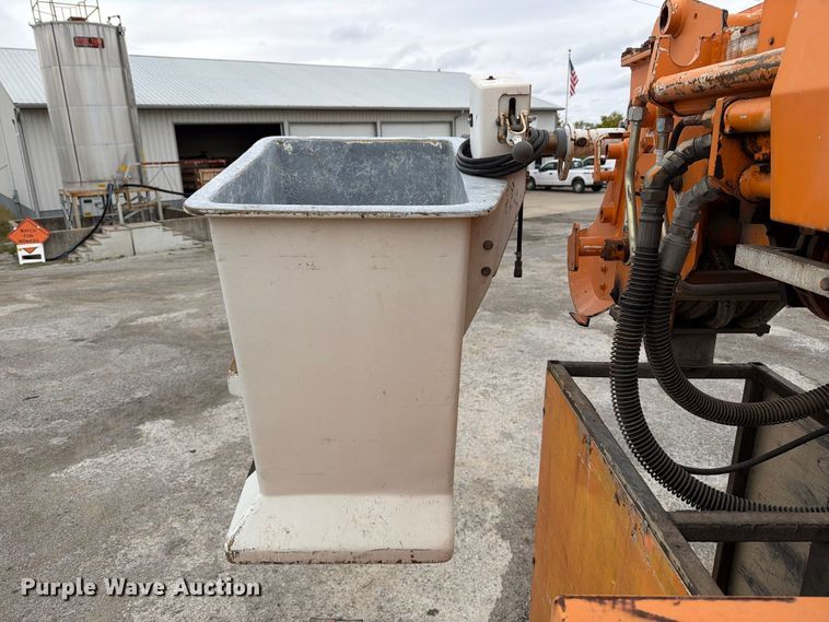 image for item FT6487 2001 International 4900 digger derrick truck
