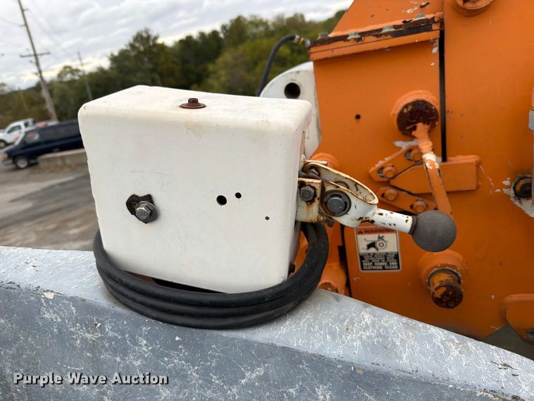 image for item FT6487 2001 International 4900 digger derrick truck