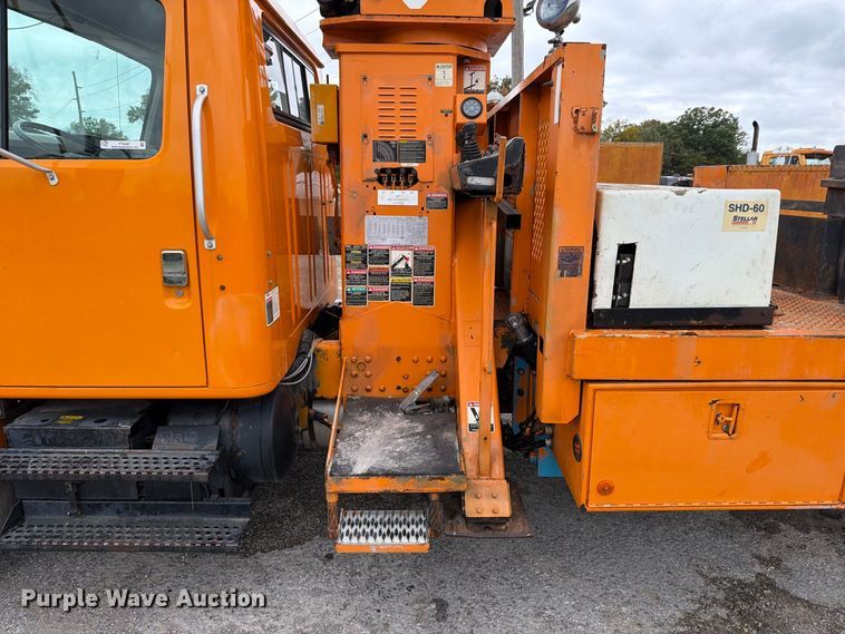 image for item FT6487 2001 International 4900 digger derrick truck