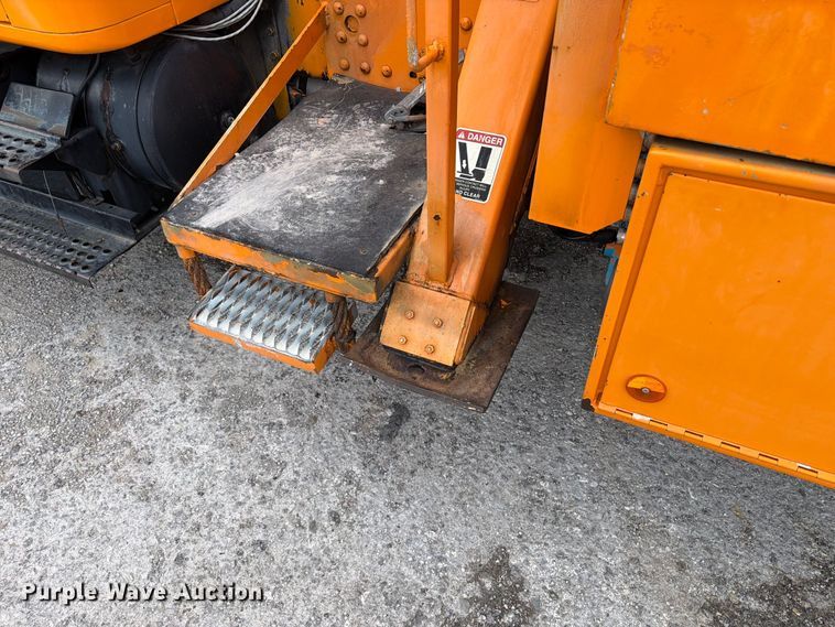 image for item FT6487 2001 International 4900 digger derrick truck
