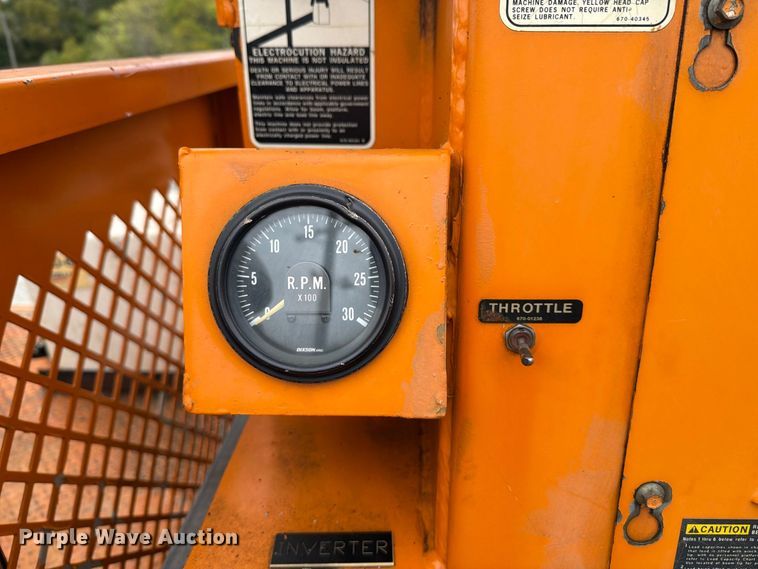 image for item FT6487 2001 International 4900 digger derrick truck