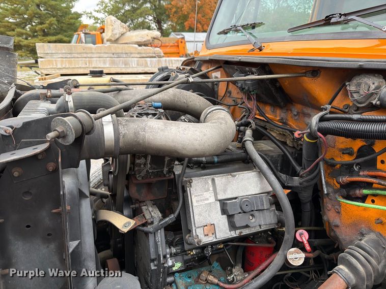 image for item FT6487 2001 International 4900 digger derrick truck