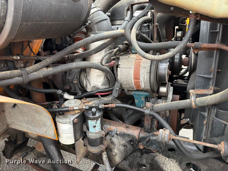 image for item FT6487 2001 International 4900 digger derrick truck