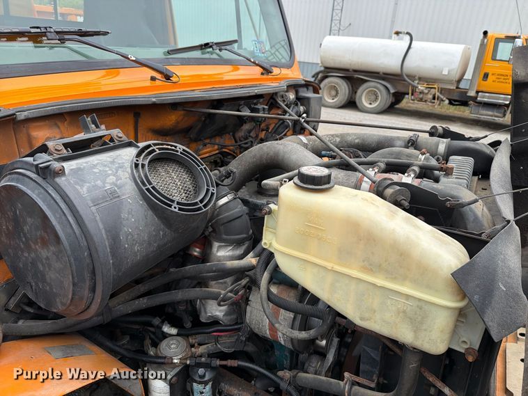 image for item FT6487 2001 International 4900 digger derrick truck