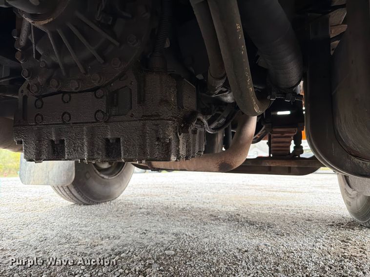 image for item FT6487 2001 International 4900 digger derrick truck