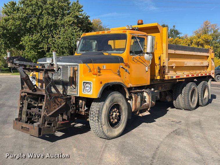 image for item FT6860 1998 International 2554 dump truck